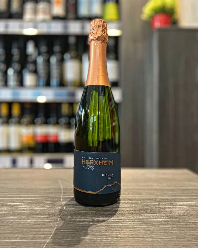 На эти выходные рекомендуем вам вино Herxheim Riesling Brut из региона Пфальц!