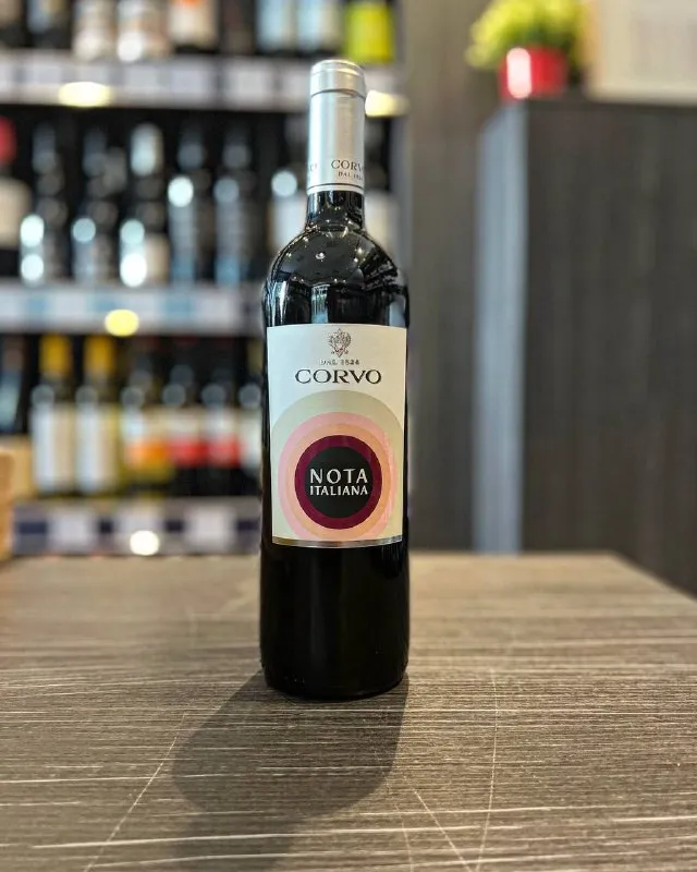 "Nota Italiana" Rosso — новинка в ассортименте бренда "Корво", сицилийское красное полусухое вино из винограда сортов Неро д’Авола и Сира.