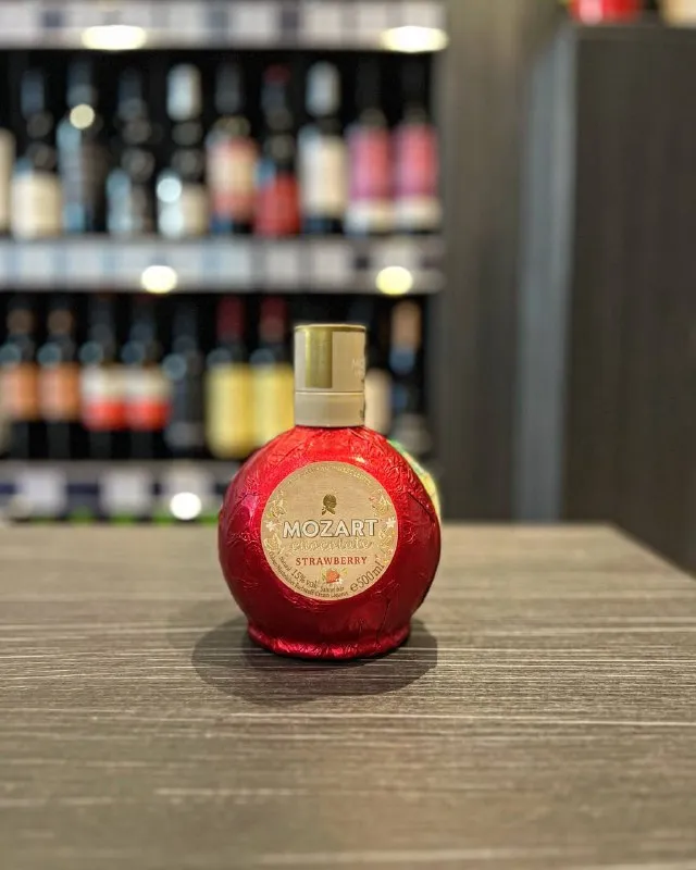 Ликер "Mozart" White Chocolate Cream Strawberry