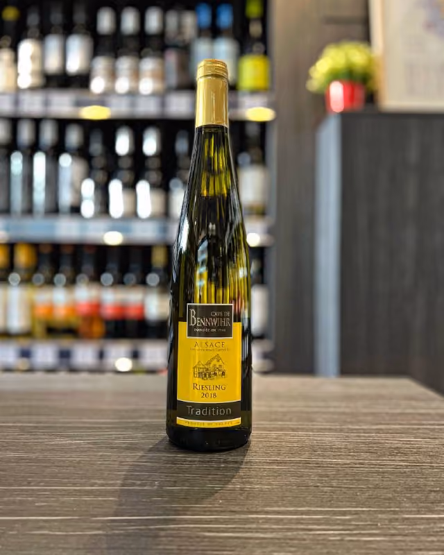 Вино Cave de Bennwihr, Riesling из Франции, Эльзас (самый холодный регион). Рислинг тонкий, изящный, яркий во вкусе, с доминирующей кислотностью.